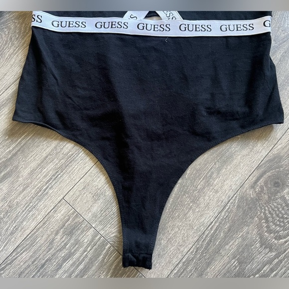 Guess black bodysuit with contrasting white logo straps and keyhole cutout sz L - Picture 3 of 8